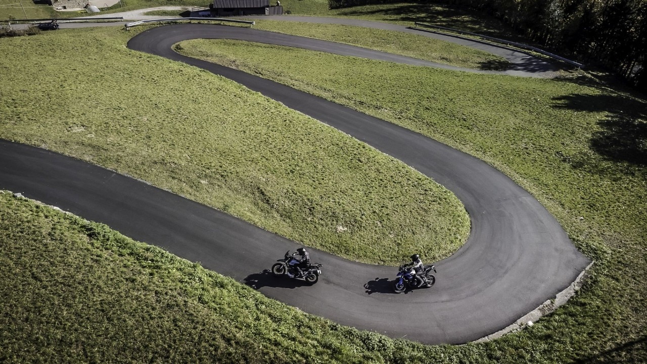 Moto Guzzi V85 TT VS Triumph Tiger 850 Sport: viaggia, guida, SOGNA